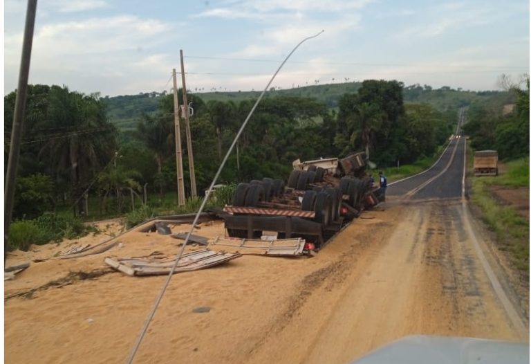 ATENÇÃO motoristas de Chapadão do Sul Carreta carregada soja