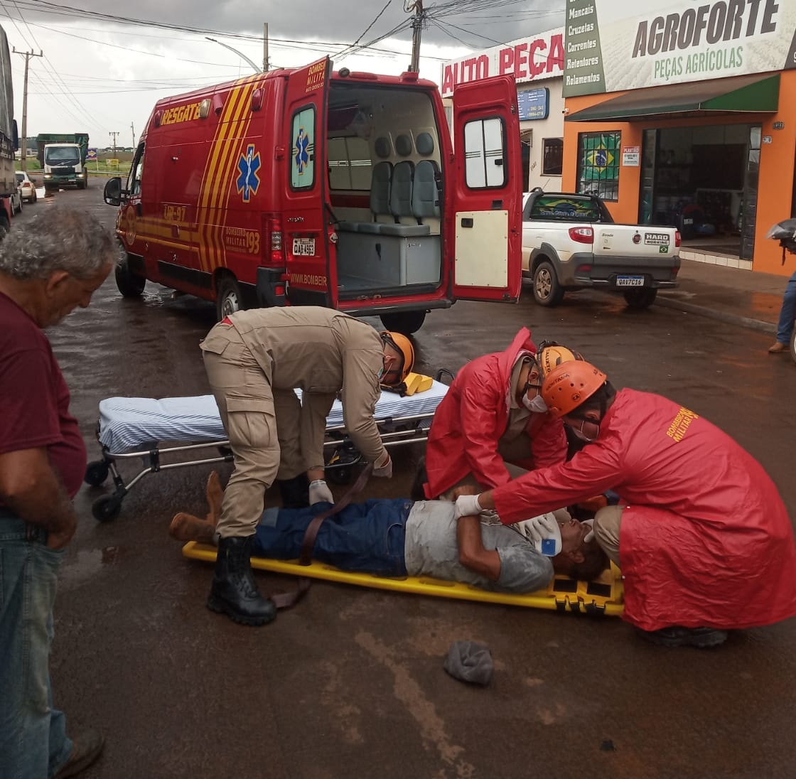 Ciclista Atingido Por Carro Na Rua Brasil Foi Socorrido Pelo Corpo De