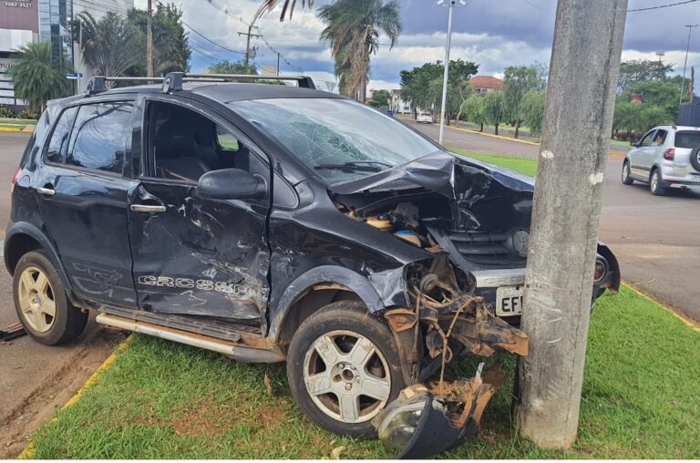 Acidente Entre Fox E Saveiro Na Rotat Ria Da Avenida Onze X Dezesseis