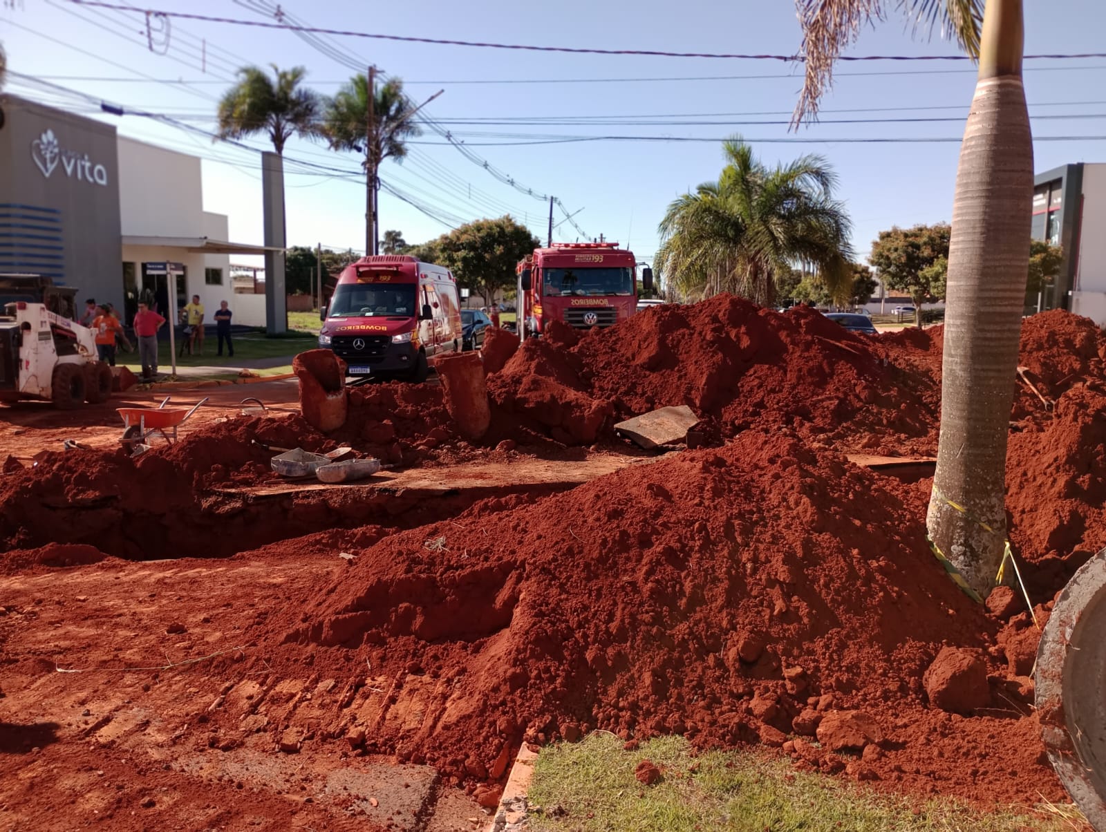 Desmoronamento Fere Oper Rios Em Obra Na Avenida Dezesseis Na Frente