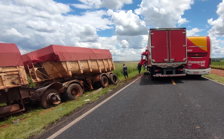 Caminhoneiro morre em acidente na regi&atilde;o da Vaca Parida