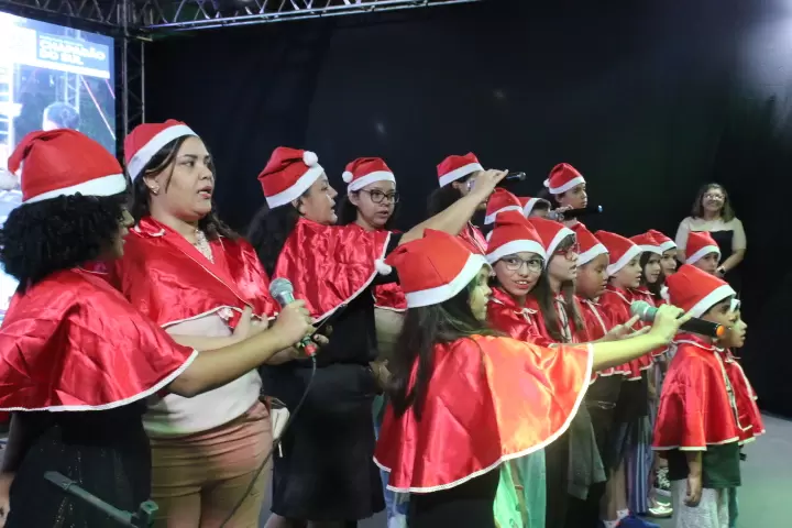 Acender das luzes no Centro Administrativo e cantata natalina